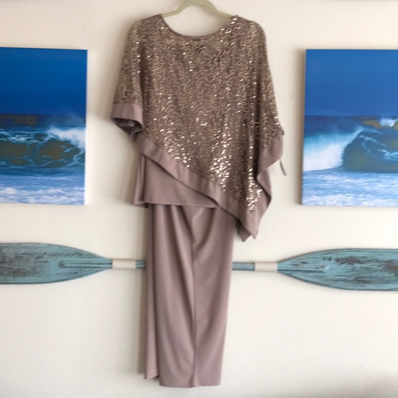 R&M Richards Other - NWT Gorgeous outfit!!